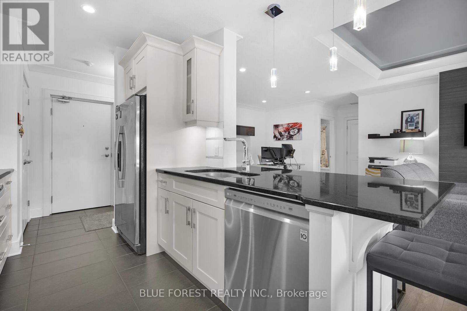 307 - 340 Sugarcreek Trail, London North (North N), Ontario  N6H 0G4 - Photo 17 - X12377175