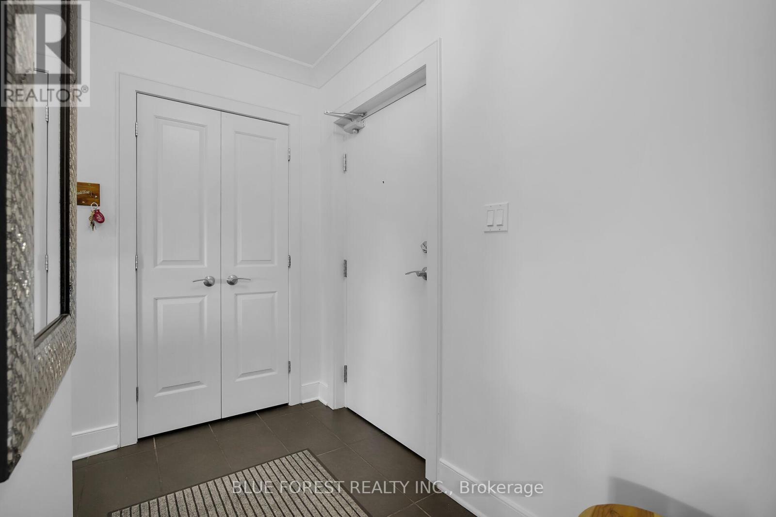 307 - 340 Sugarcreek Trail, London North (North N), Ontario  N6H 0G4 - Photo 6 - X12377175