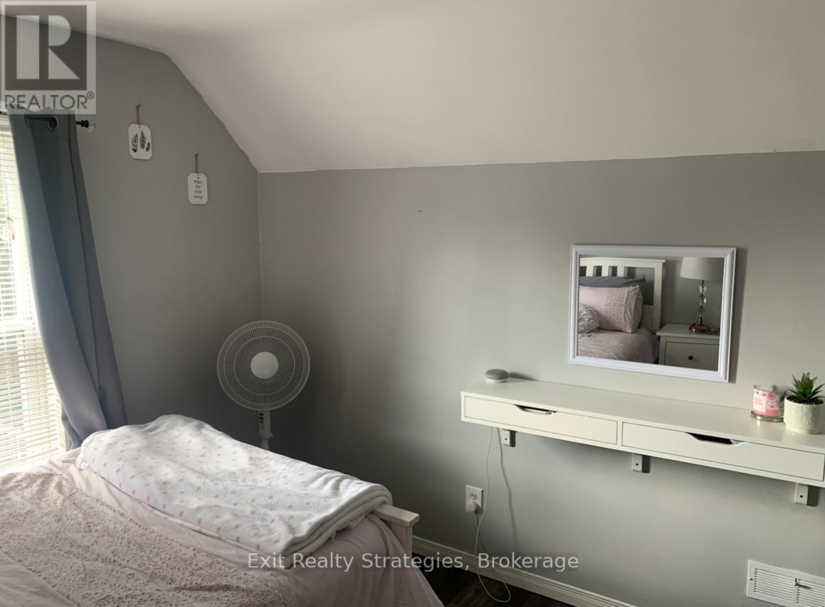 65 Tuxedo Avenue N, Hamilton, Ontario  L8H 4P6 - Photo 13 - X12377066