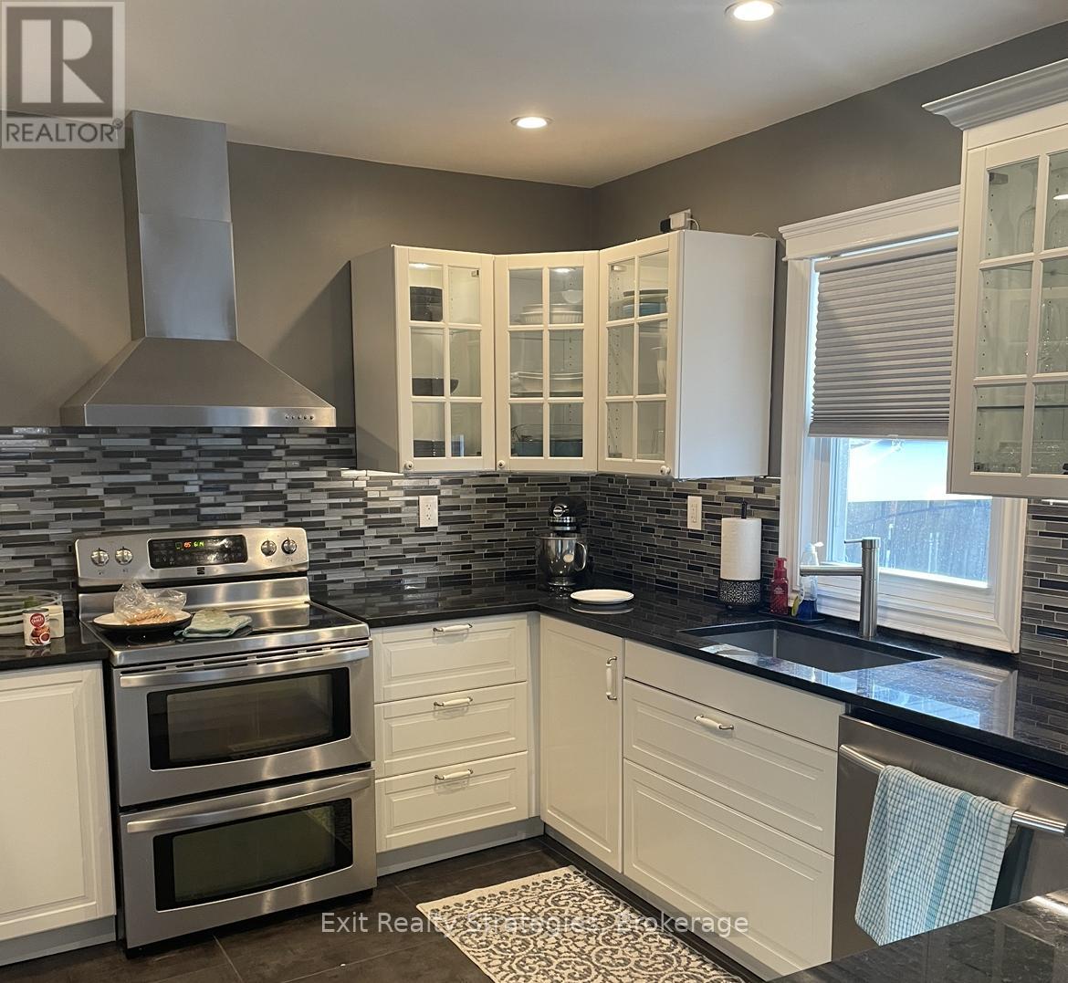65 Tuxedo Avenue N, Hamilton, Ontario  L8H 4P6 - Photo 7 - X12377066