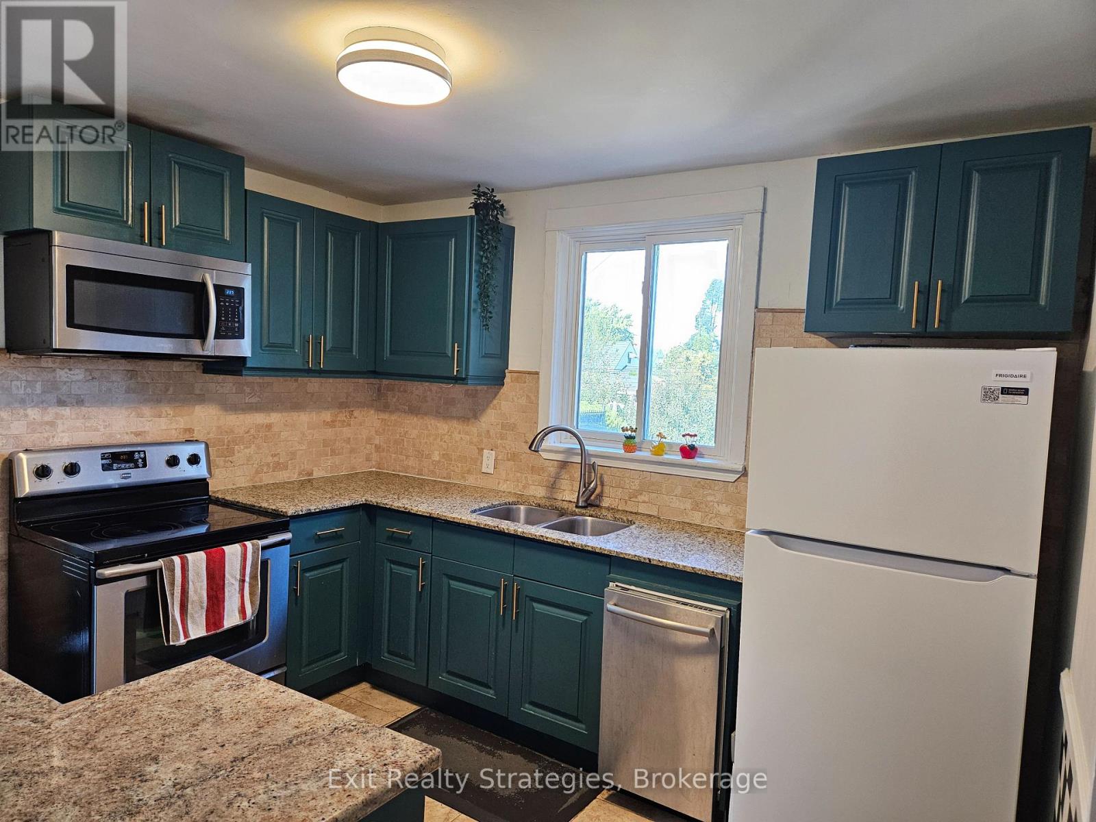 1709 King Street E, Hamilton, Ontario  L8K 1V4 - Photo 10 - X12377067