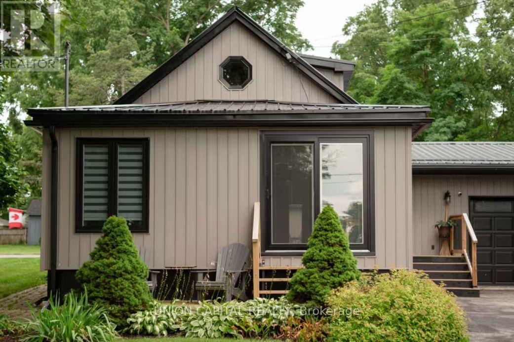 6 Bay Street, Prince Edward County (Picton Ward), Ontario  K0K 2T0 - Photo 2 - X12376662