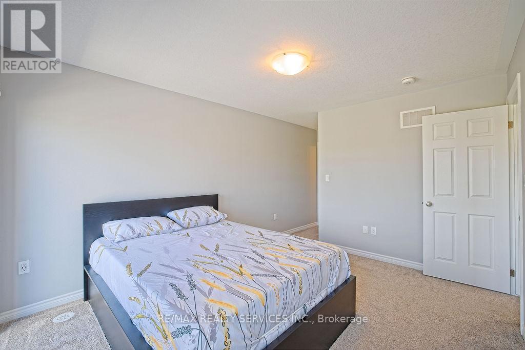 174 Wheat Lane, Kitchener, Ontario  N2R 0R6 - Photo 18 - X12376739