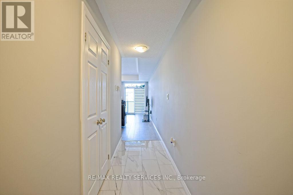 174 Wheat Lane, Kitchener, Ontario  N2R 0R6 - Photo 4 - X12376739