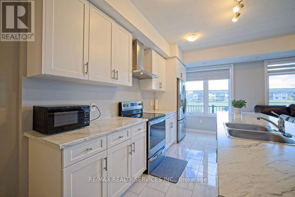 174 Wheat Lane, Kitchener, Ontario  N2R 0R6 - Photo 9 - X12376739