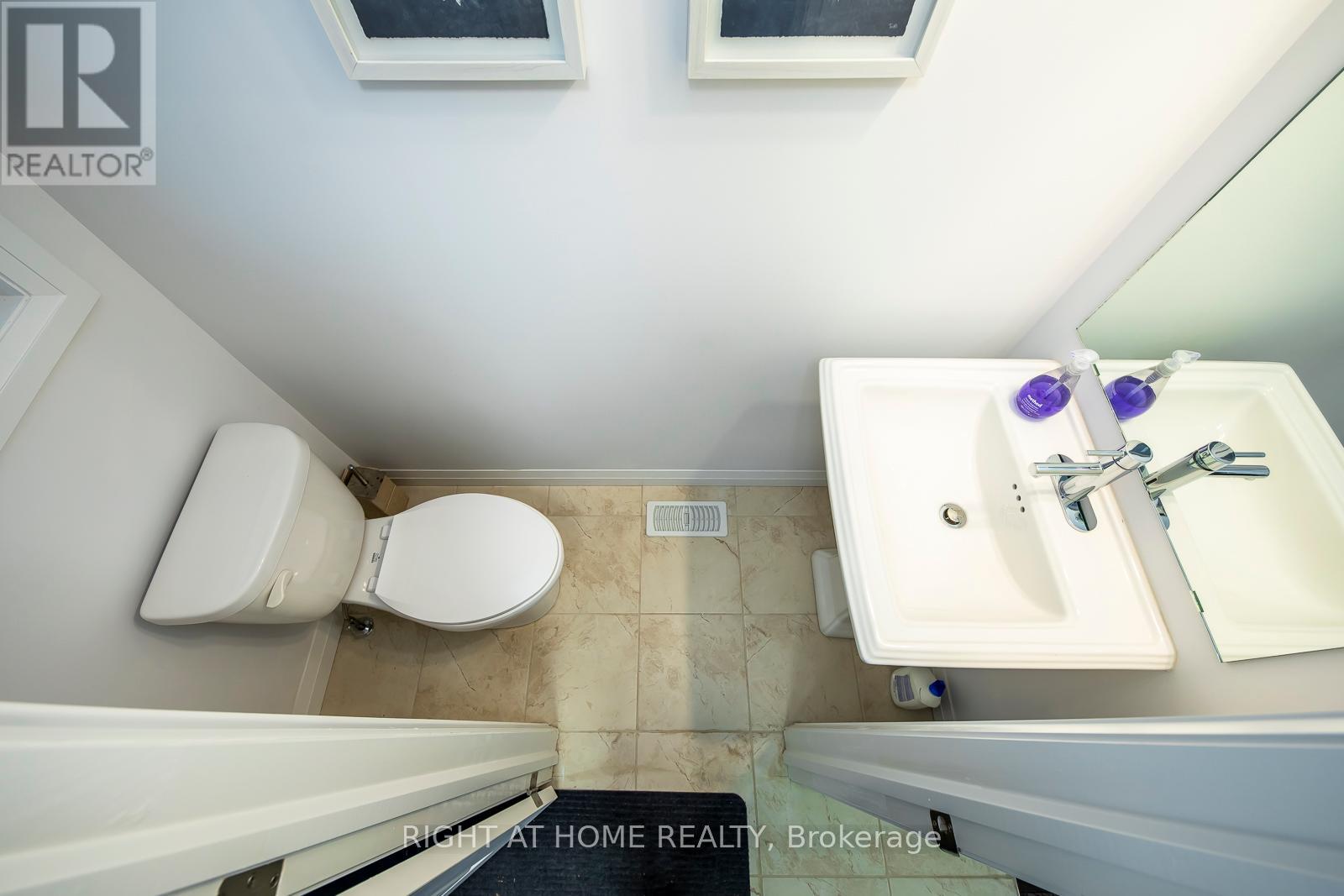 63 Burley Lane, Hamilton, Ontario  L9G 0G5 - Photo 9 - X12376815