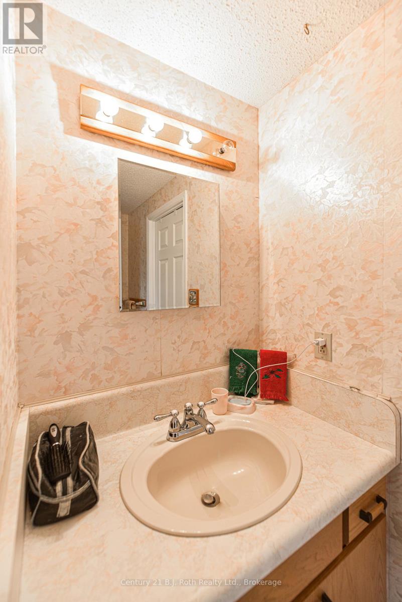 56 Tecumseth Pines Drive, New Tecumseth, Ontario  L0G 1W0 - Photo 16 - N12377199