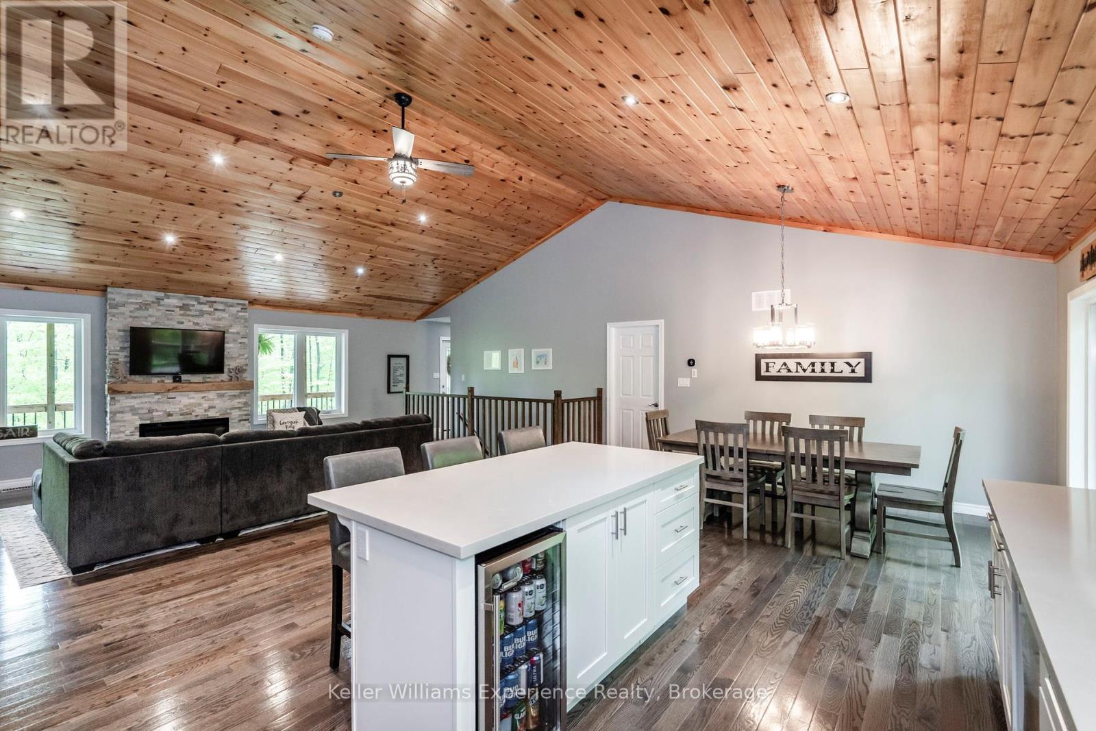 27 Meadows Avenue, Tay, Ontario  L0K 1E0 - Photo 10 - S12377000
