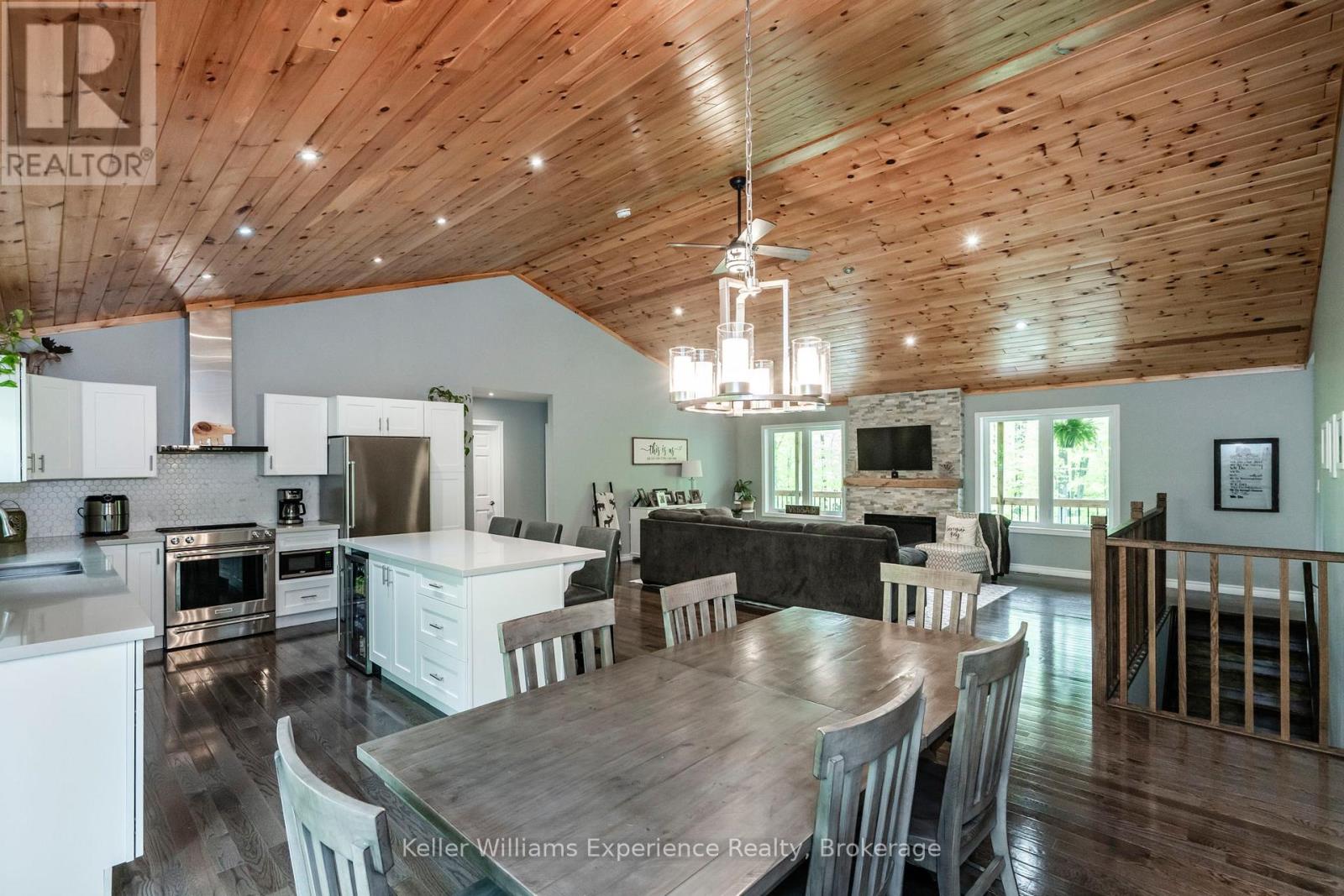 27 Meadows Avenue, Tay, Ontario  L0K 1E0 - Photo 12 - S12377000
