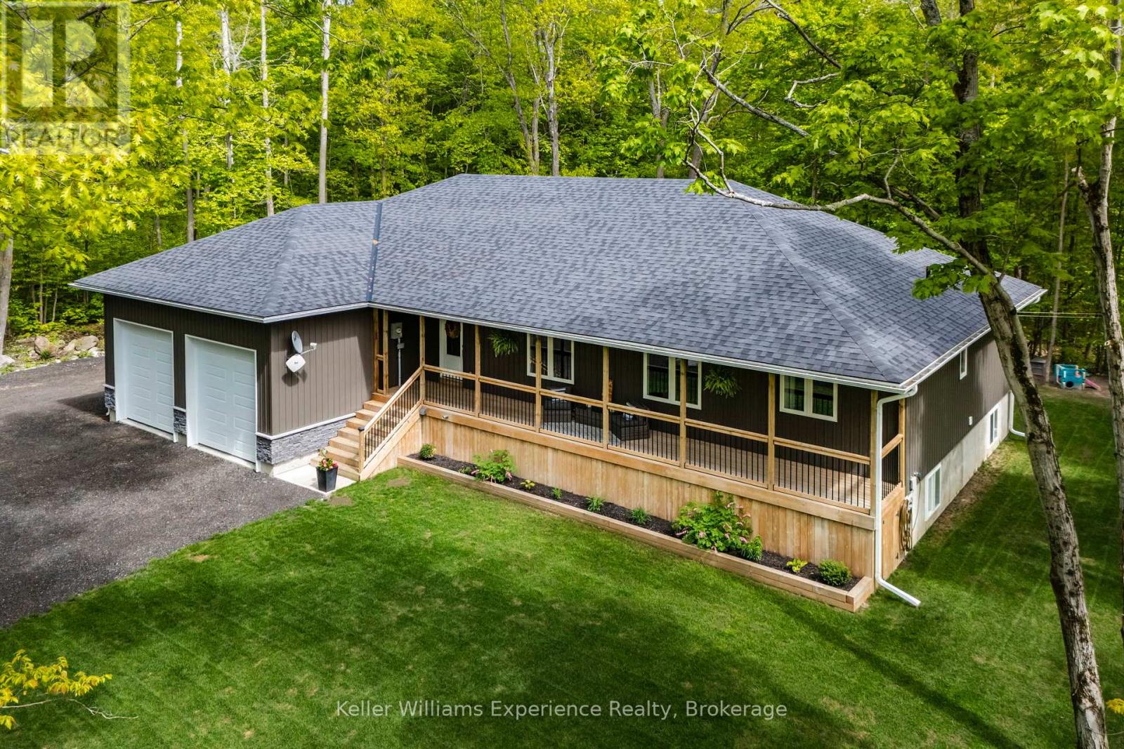 27 Meadows Avenue, Tay, Ontario  L0K 1E0 - Photo 2 - S12377000
