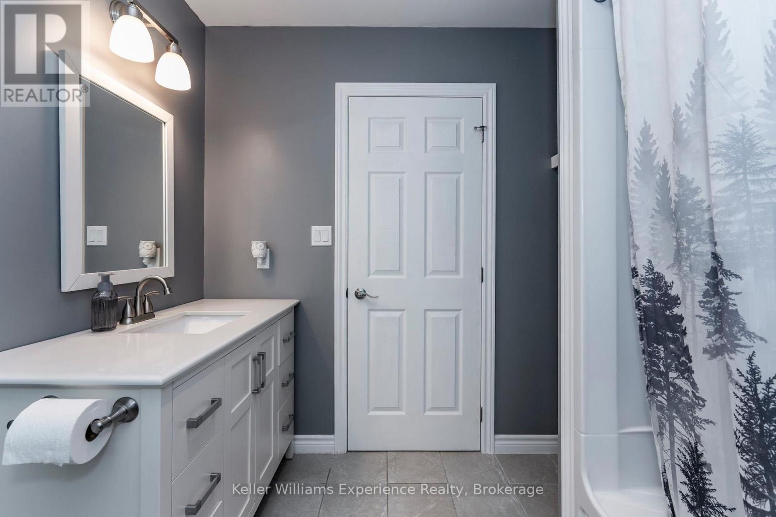 27 Meadows Avenue, Tay, Ontario  L0K 1E0 - Photo 20 - S12377000