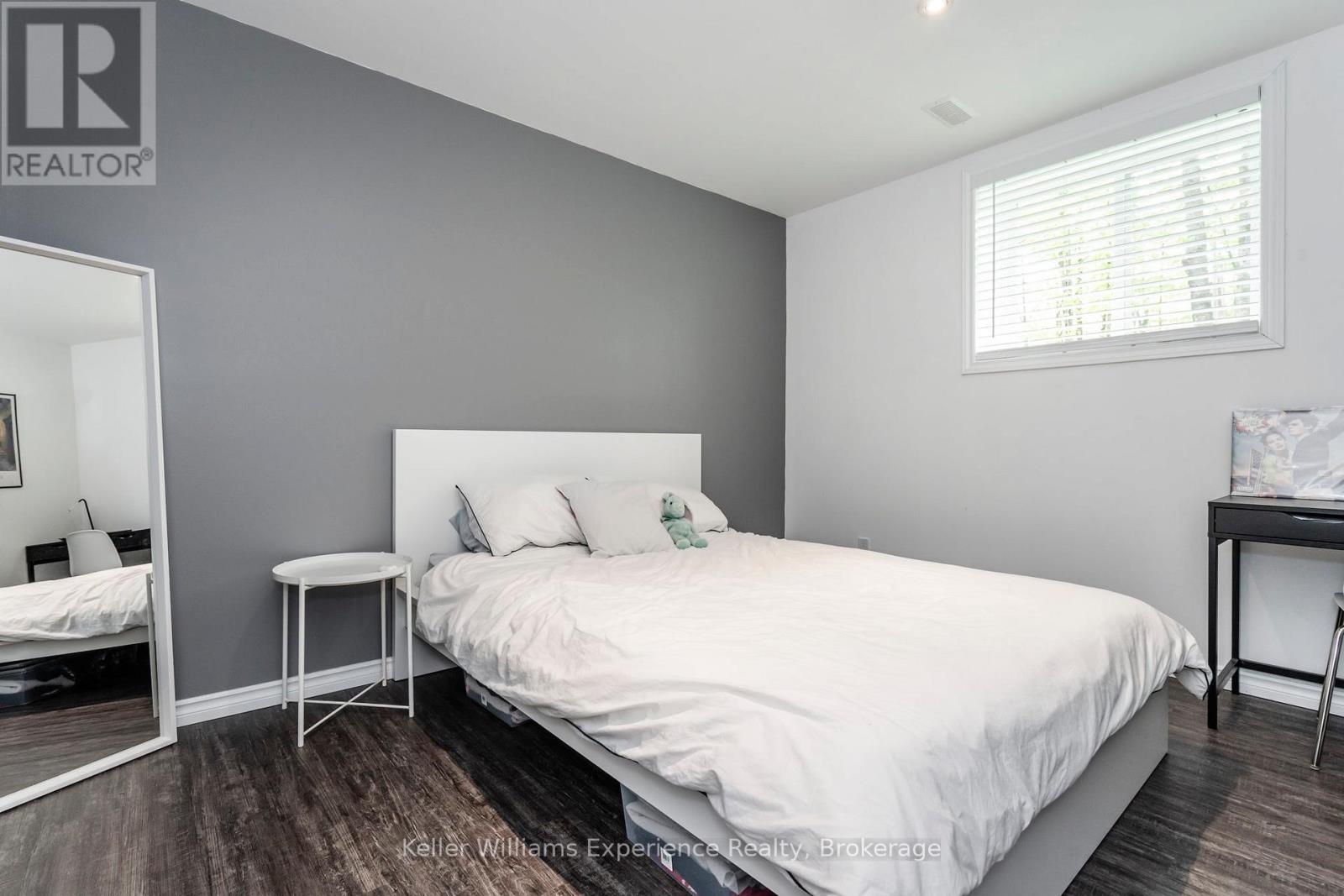 27 Meadows Avenue, Tay, Ontario  L0K 1E0 - Photo 25 - S12377000