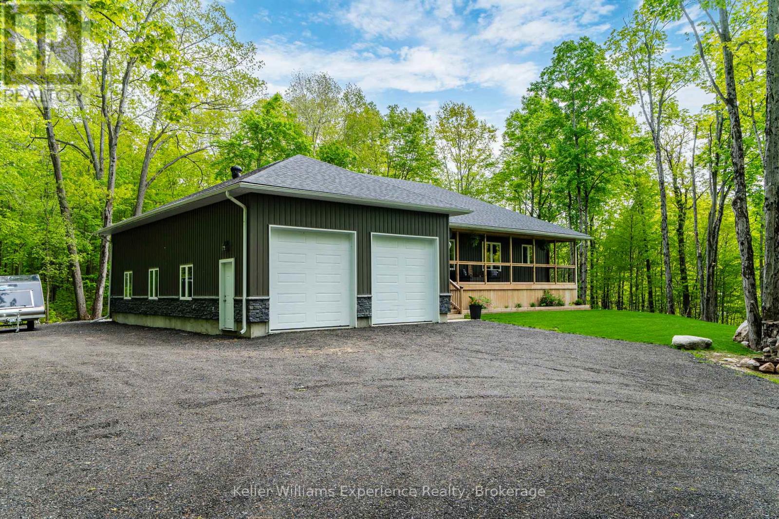 27 Meadows Avenue, Tay, Ontario  L0K 1E0 - Photo 3 - S12377000