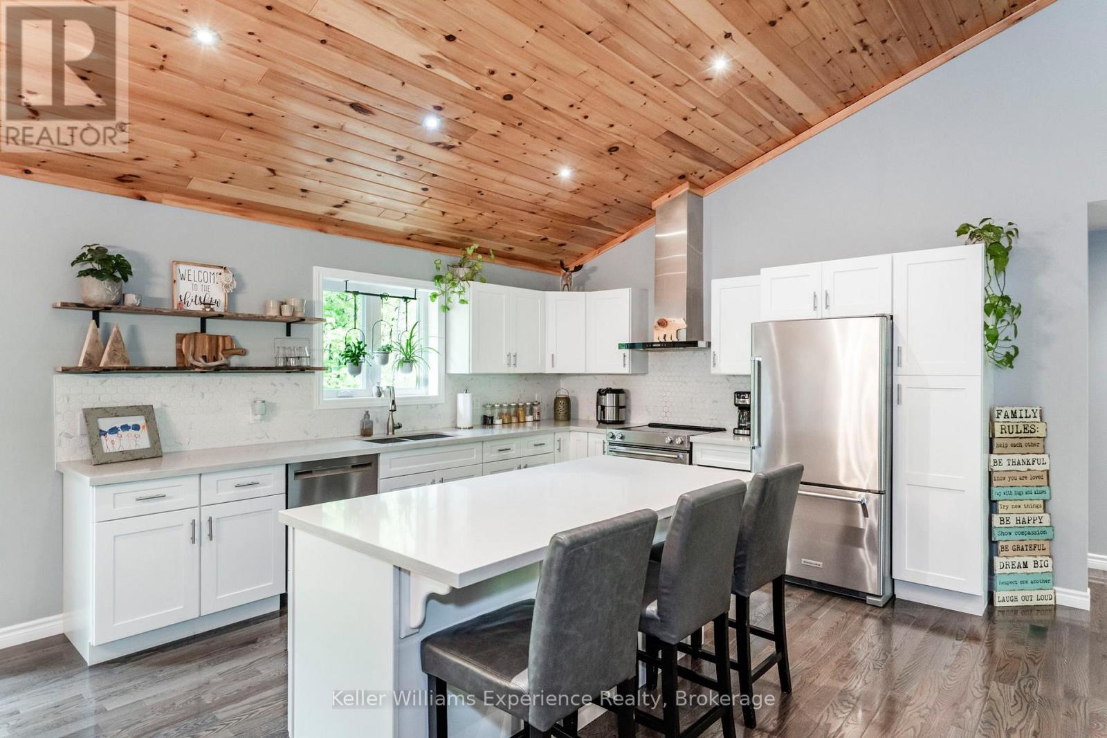 27 Meadows Avenue, Tay, Ontario  L0K 1E0 - Photo 8 - S12377000