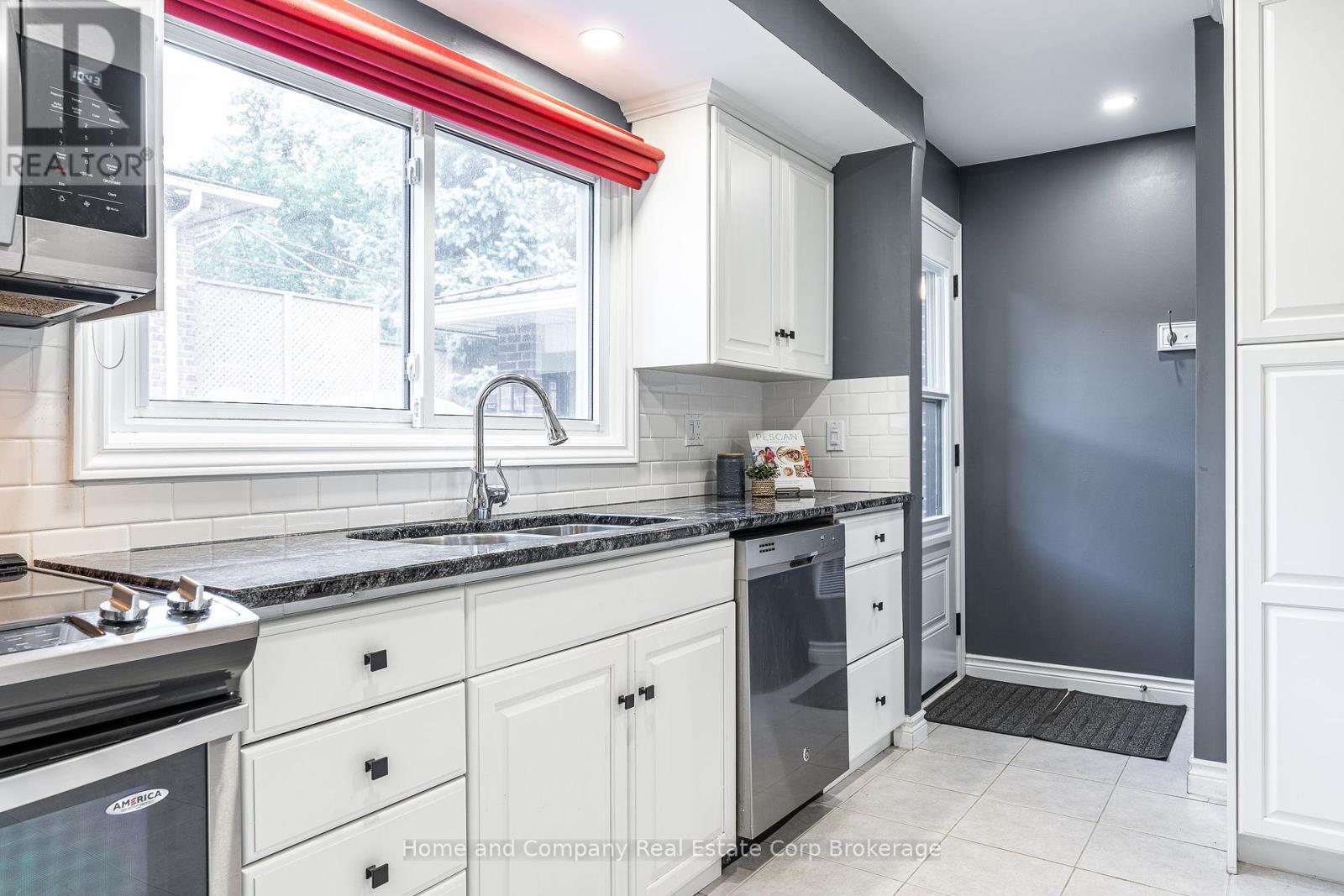 8 Murray Hill Road, Stratford, Ontario  N5A 7J8 - Photo 16 - X12377128