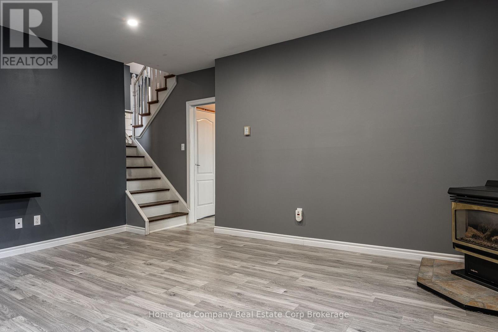 8 Murray Hill Road, Stratford, Ontario  N5A 7J8 - Photo 22 - X12377128