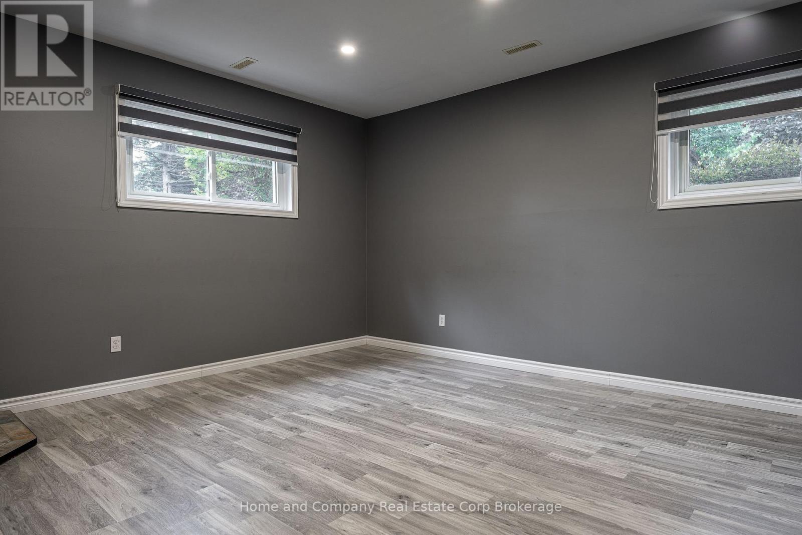 8 Murray Hill Road, Stratford, Ontario  N5A 7J8 - Photo 24 - X12377128
