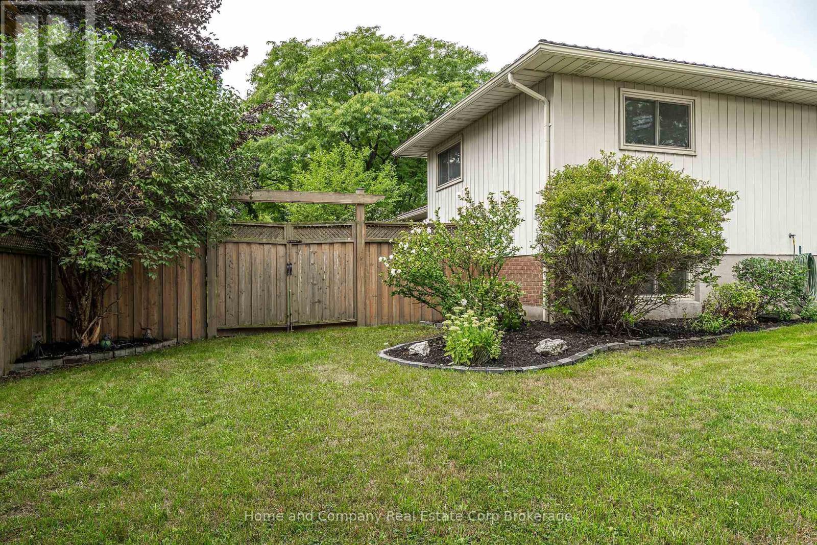 8 Murray Hill Road, Stratford, Ontario  N5A 7J8 - Photo 35 - X12377128