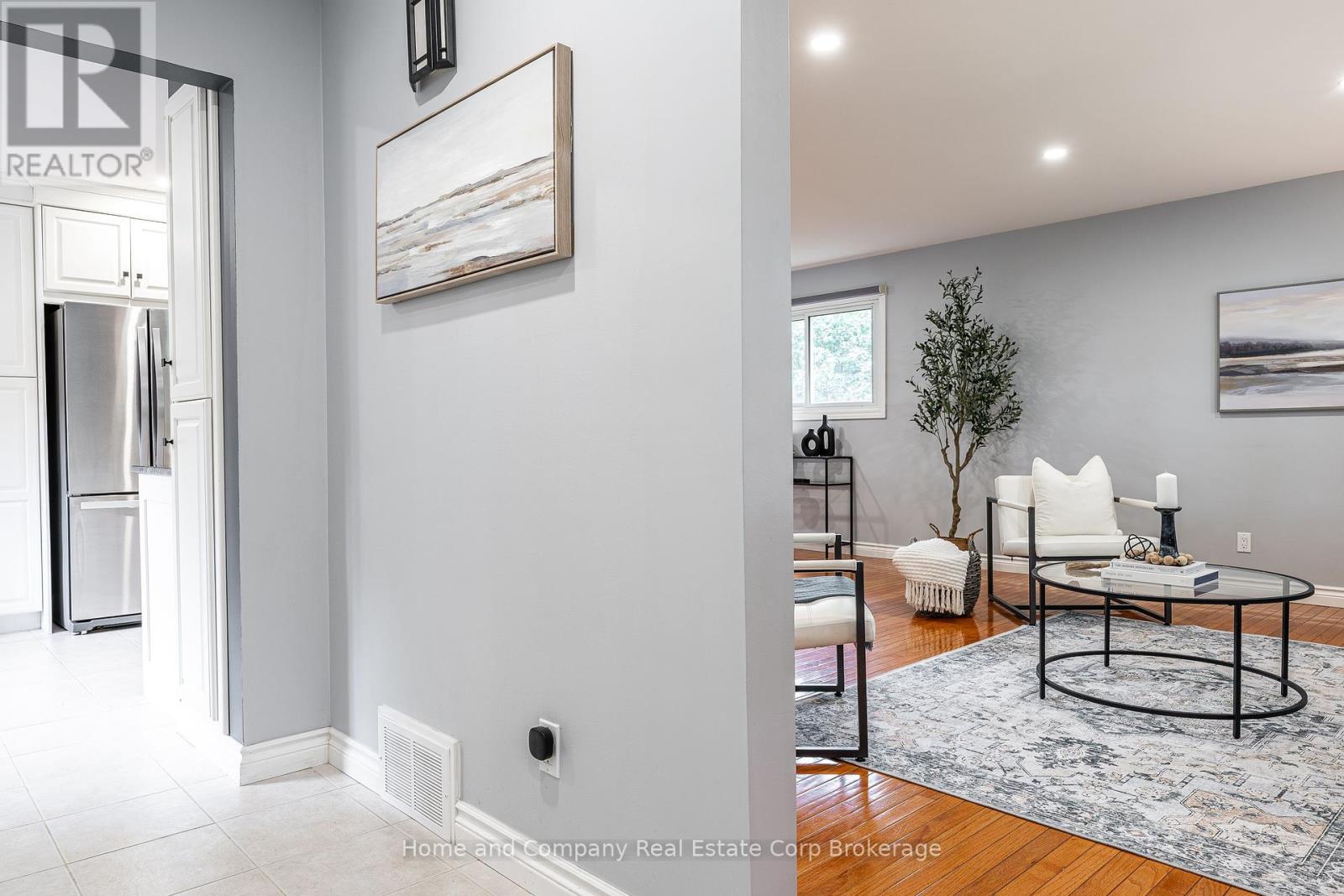 8 Murray Hill Road, Stratford, Ontario  N5A 7J8 - Photo 4 - X12377128