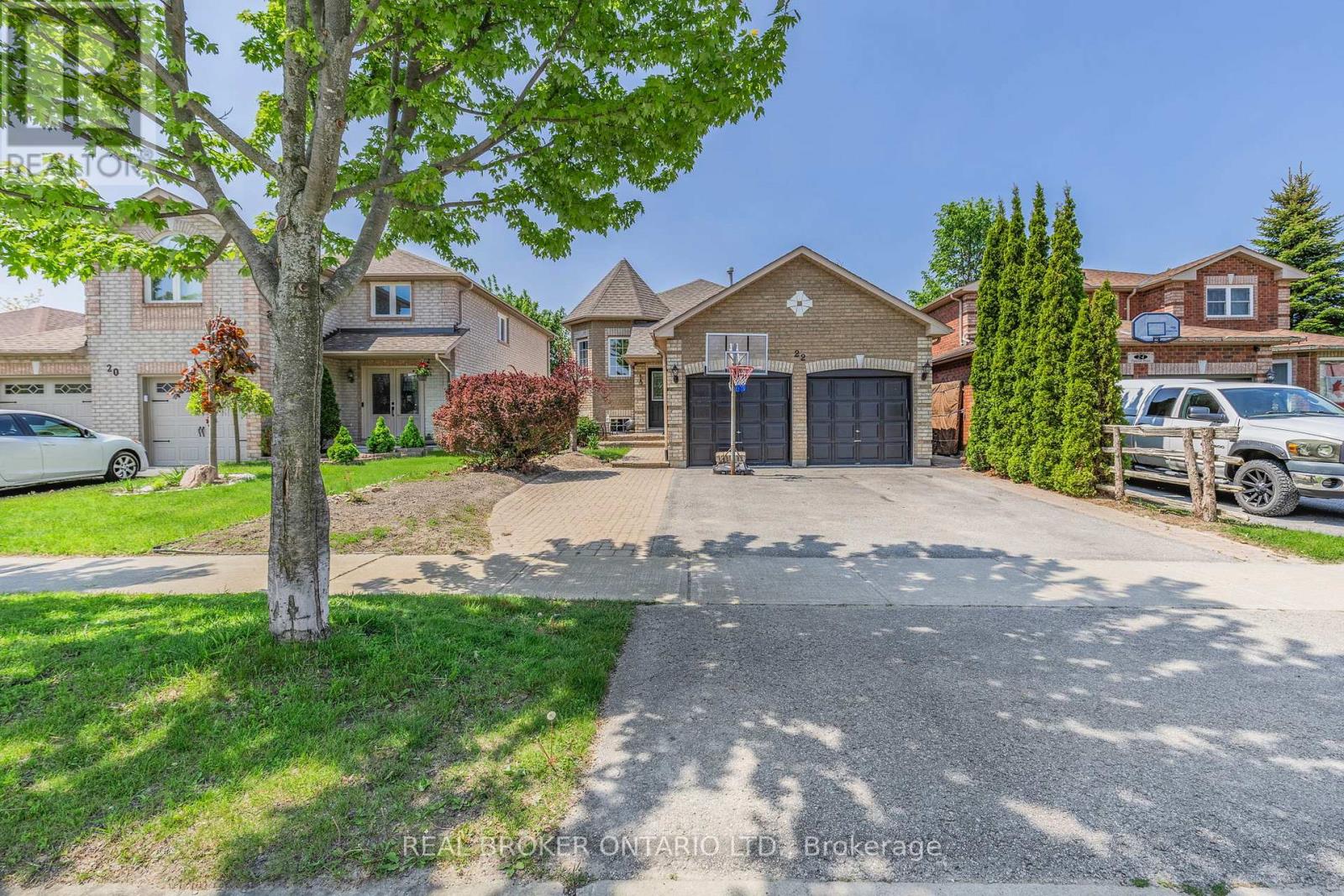 22 Dykstra Drive, Barrie (Holly), Ontario  L4N 0E2 - Photo 1 - S12376929