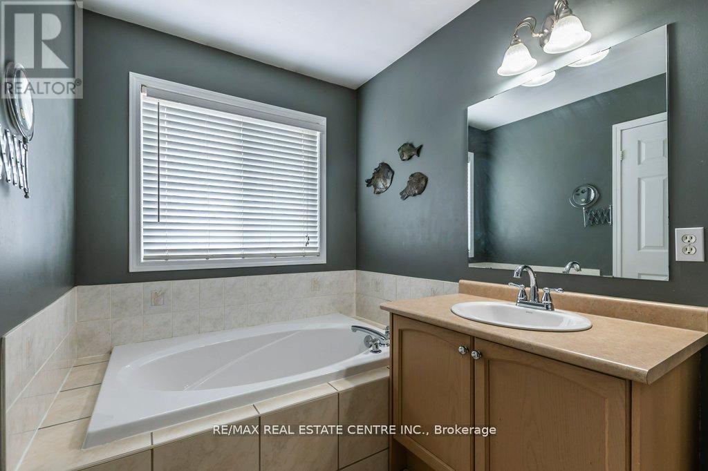 46 Livingston Road, Milton, Ontario  L9T 6B7 - Photo 31 - W12376874