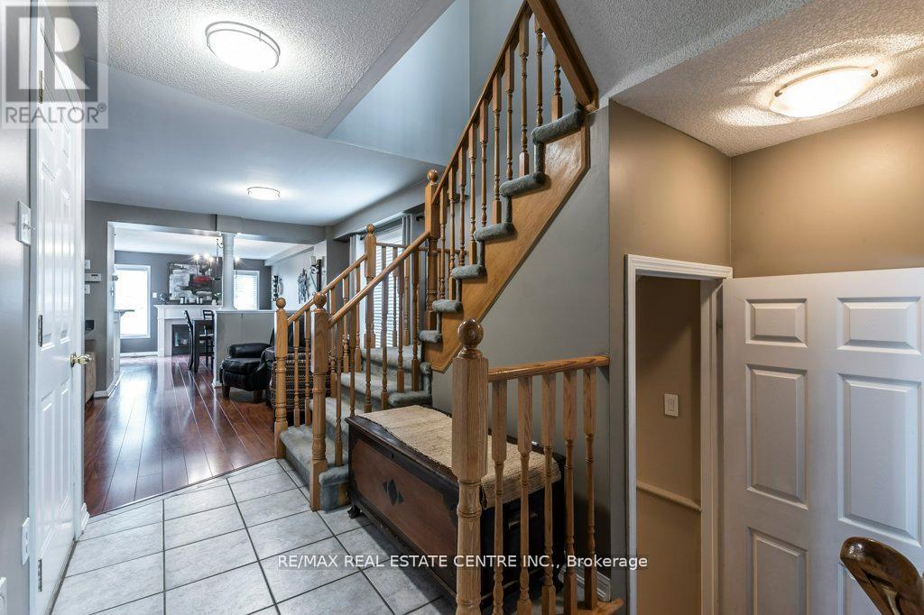 46 Livingston Road, Milton, Ontario  L9T 6B7 - Photo 6 - W12376874