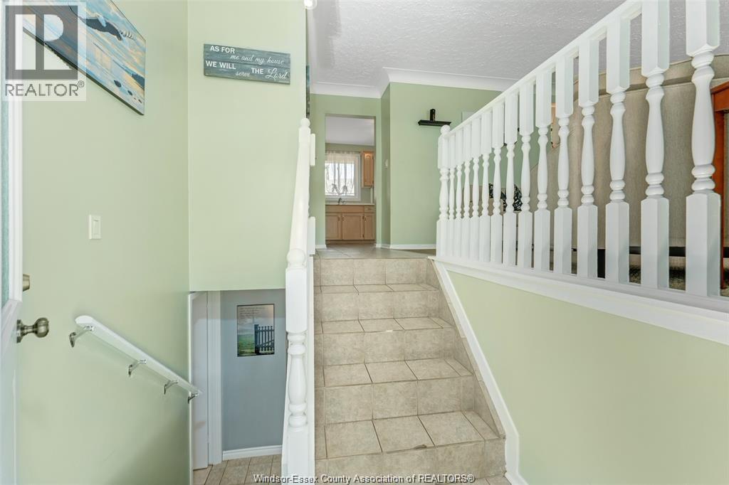 1 Sutton Drive, Leamington, Ontario  N8H 4P3 - Photo 10 - 25022220