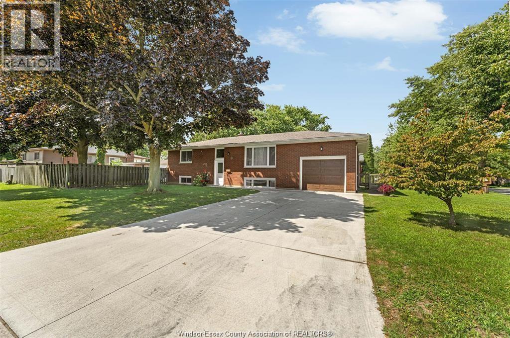 1 Sutton Drive, Leamington, Ontario  N8H 4P3 - Photo 2 - 25022220