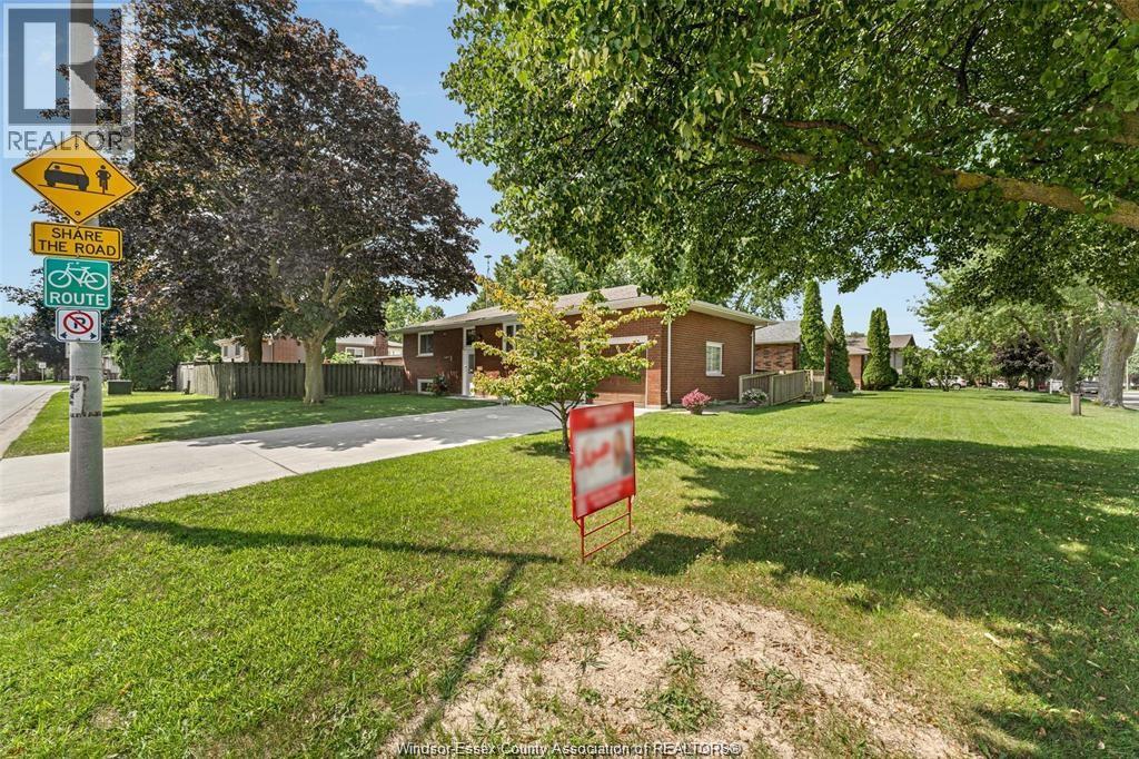 1 Sutton Drive, Leamington, Ontario  N8H 4P3 - Photo 3 - 25022220
