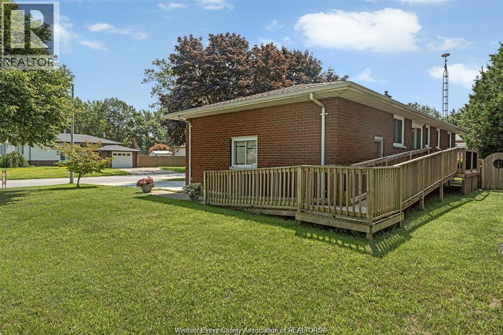 1 Sutton Drive, Leamington, Ontario  N8H 4P3 - Photo 5 - 25022220