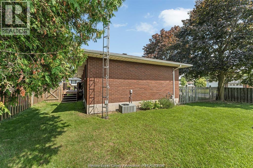 1 Sutton Drive, Leamington, Ontario  N8H 4P3 - Photo 7 - 25022220