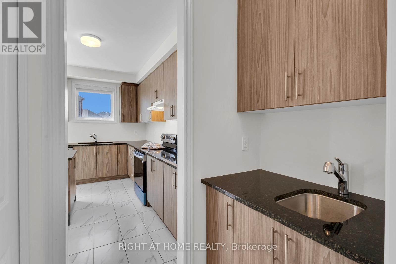 1125 Trailsview Avenue E, Cobourg, Ontario  K9A 4J5 - Photo 5 - X12376244
