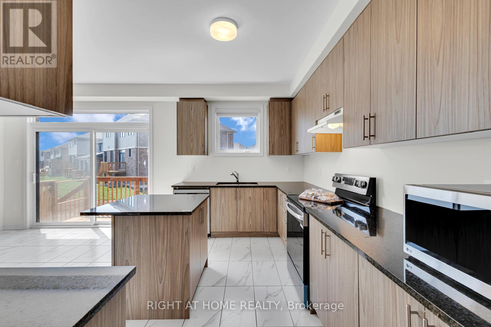 1125 Trailsview Avenue E, Cobourg, Ontario  K9A 4J5 - Photo 6 - X12376244