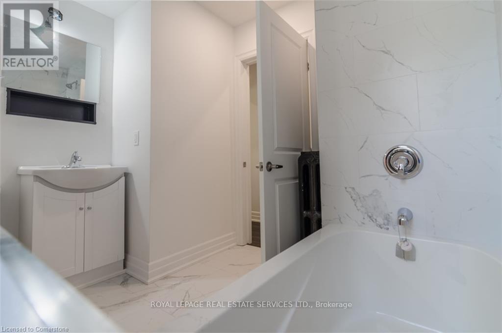 115 Spadina Avenue, Hamilton (Stripley), Ontario  L8M 2X4 - Photo 22 - X12376843