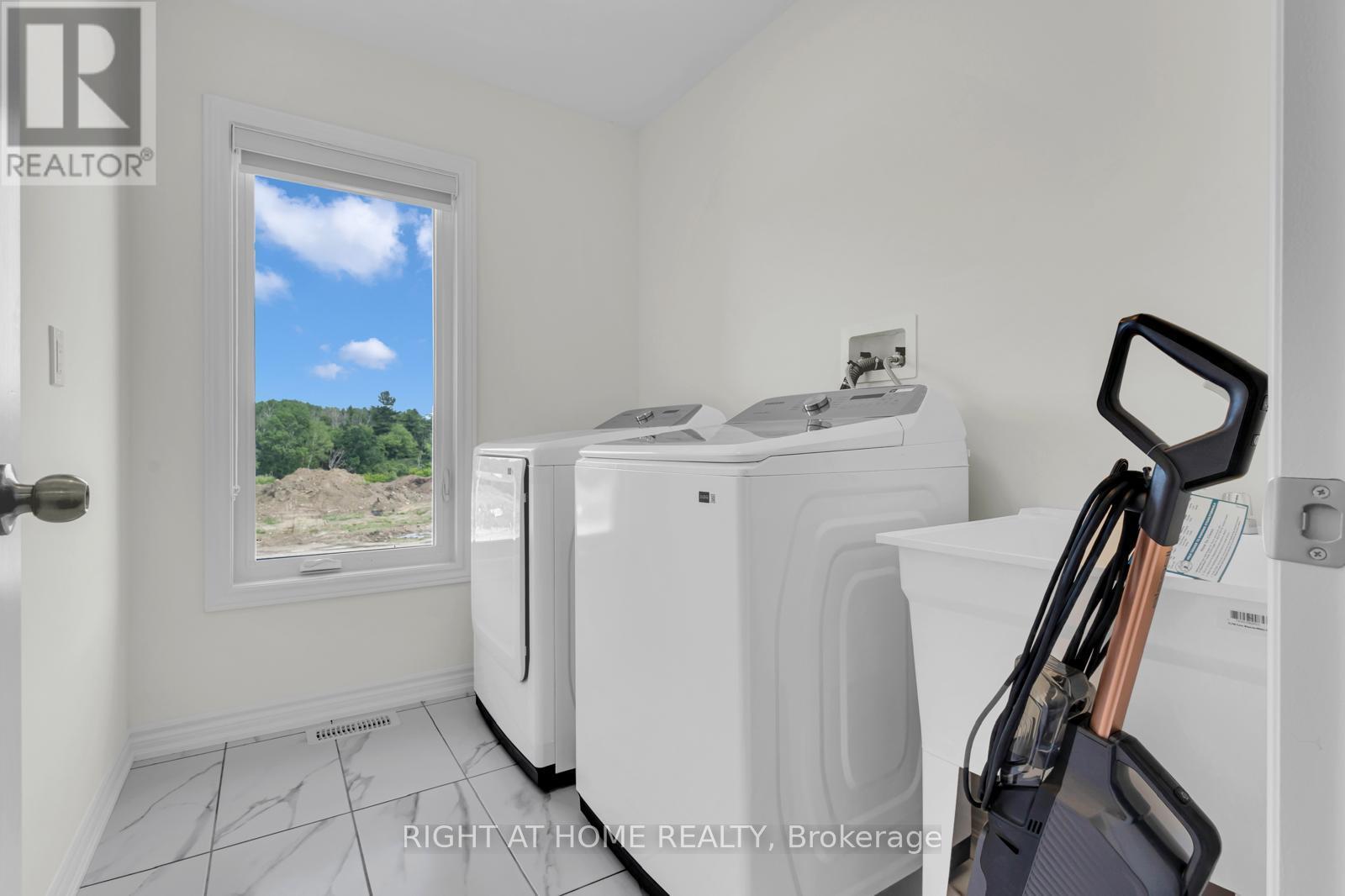 1125 Trailsview Avenue E, Cobourg, Ontario  K9A 4J5 - Photo 10 - X12376244