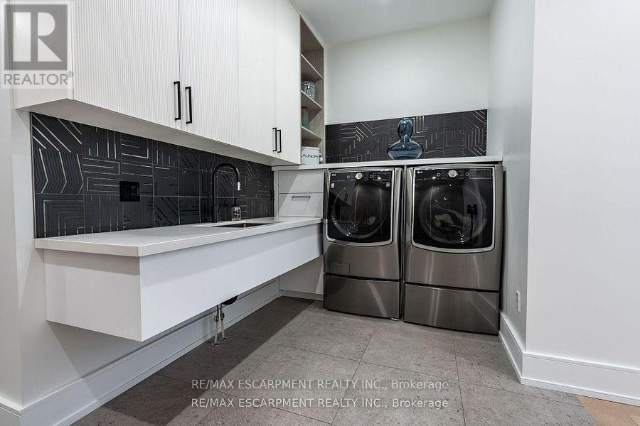 86 Valleyview Drive, Hamilton, Ontario  L9G 2A5 - Photo 17 - X12376945