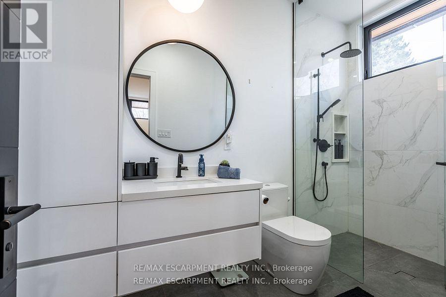 86 Valleyview Drive, Hamilton, Ontario  L9G 2A5 - Photo 23 - X12376945