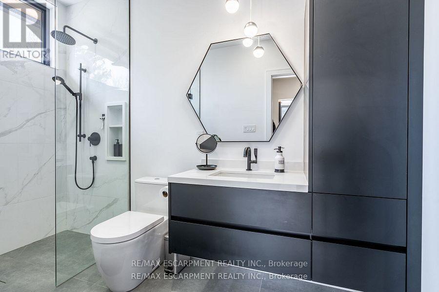 86 Valleyview Drive, Hamilton, Ontario  L9G 2A5 - Photo 25 - X12376945