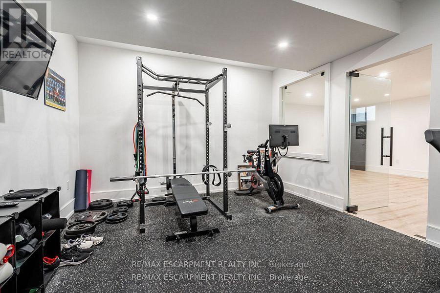 86 Valleyview Drive, Hamilton, Ontario  L9G 2A5 - Photo 34 - X12376945