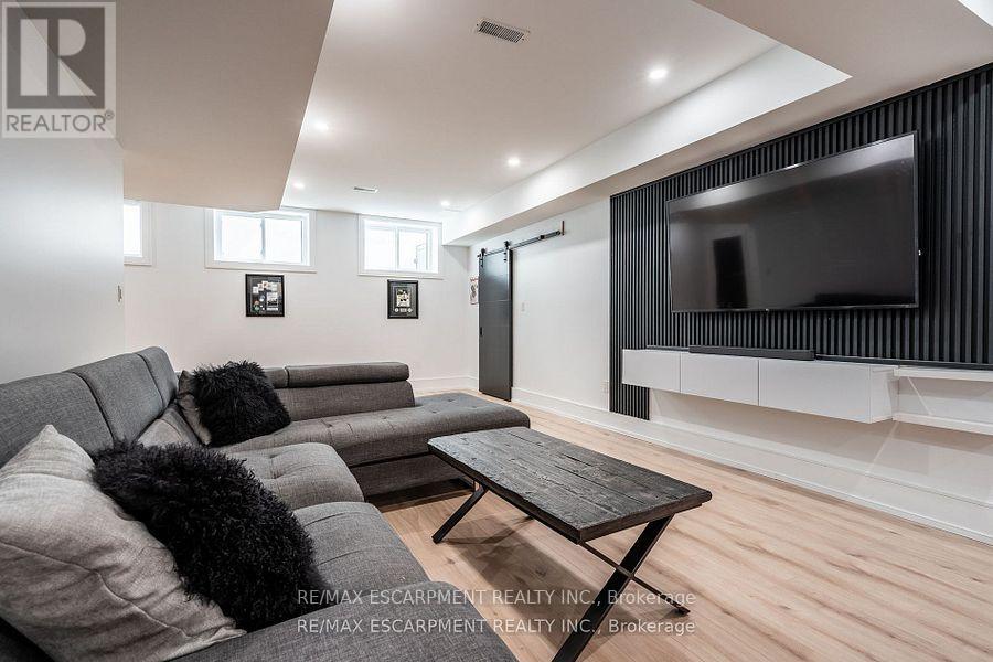 86 Valleyview Drive, Hamilton, Ontario  L9G 2A5 - Photo 38 - X12376945