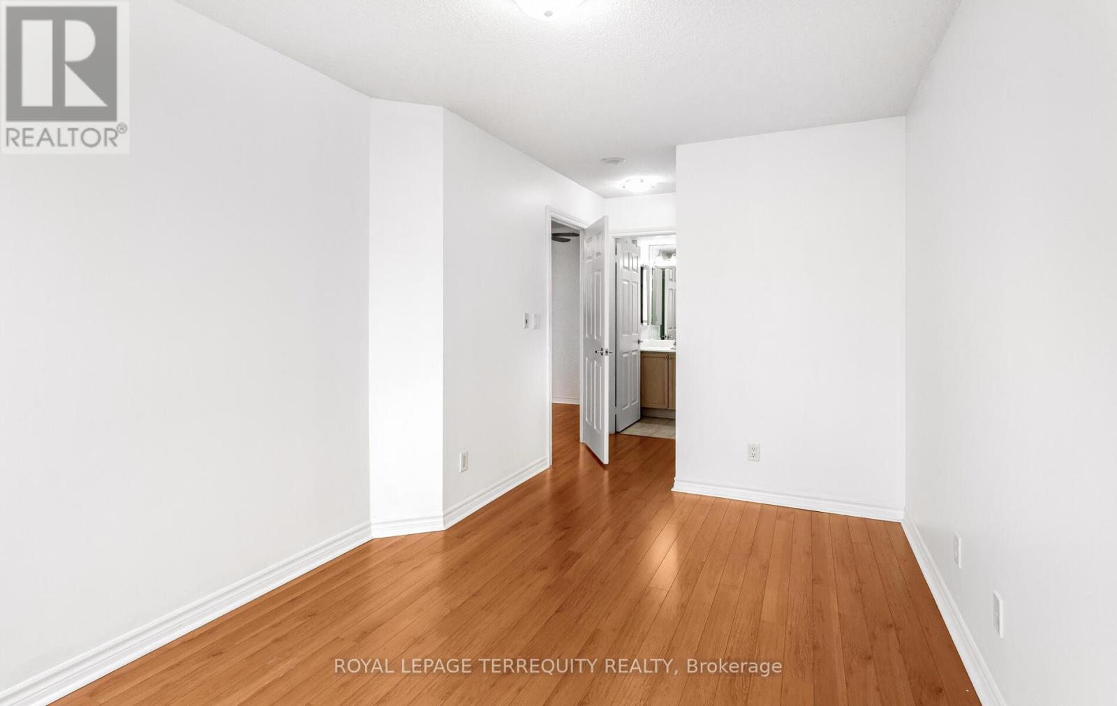 2828 - 3888 Duke Of York Boulevard, Mississauga, Ontario  L5B 4P5 - Photo 28 - W12373985