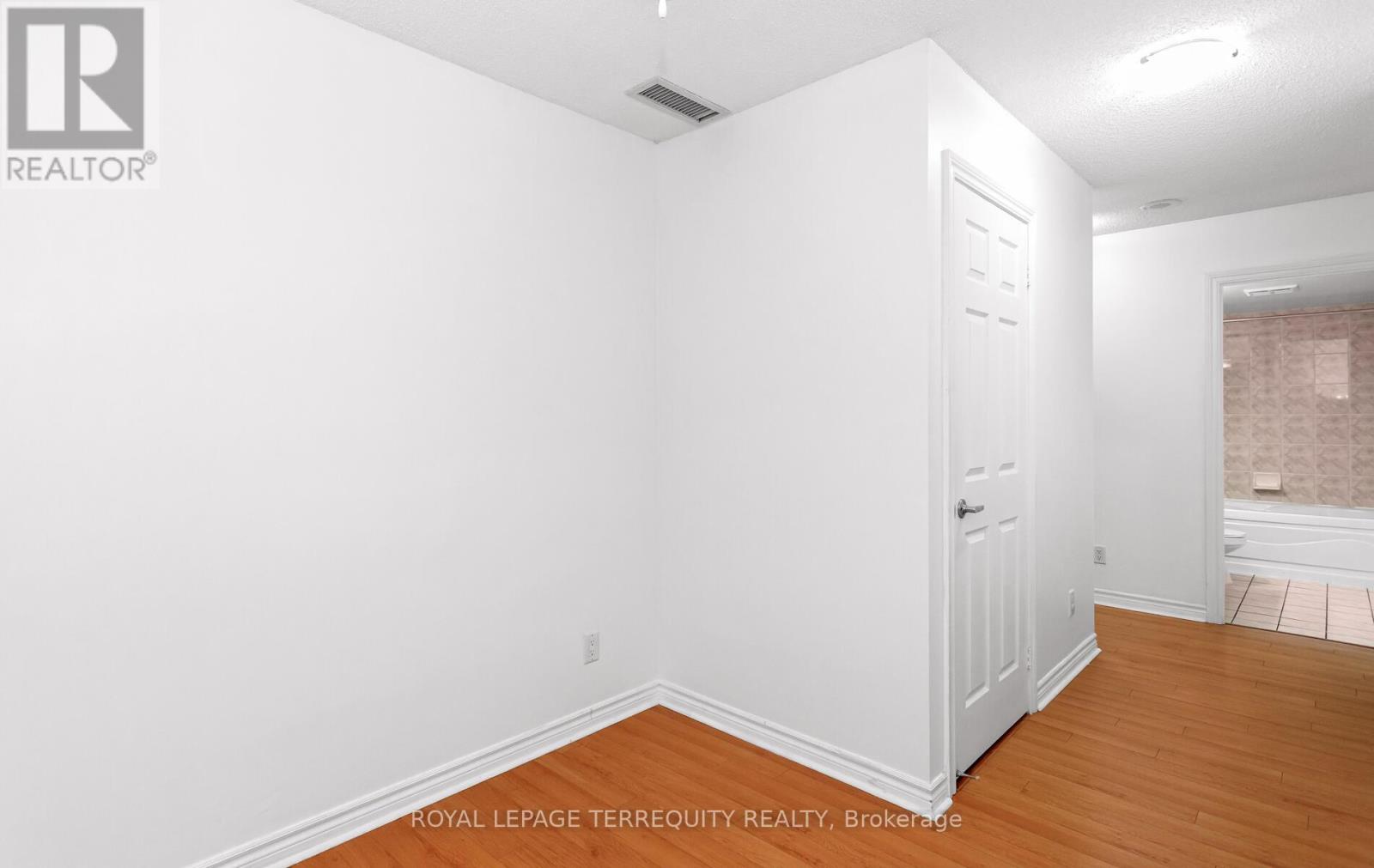 2828 - 3888 Duke Of York Boulevard, Mississauga, Ontario  L5B 4P5 - Photo 22 - W12373985