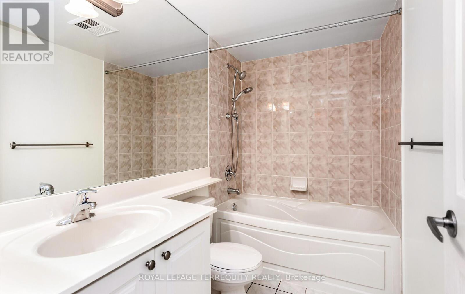 2828 - 3888 Duke Of York Boulevard, Mississauga, Ontario  L5B 4P5 - Photo 24 - W12373985