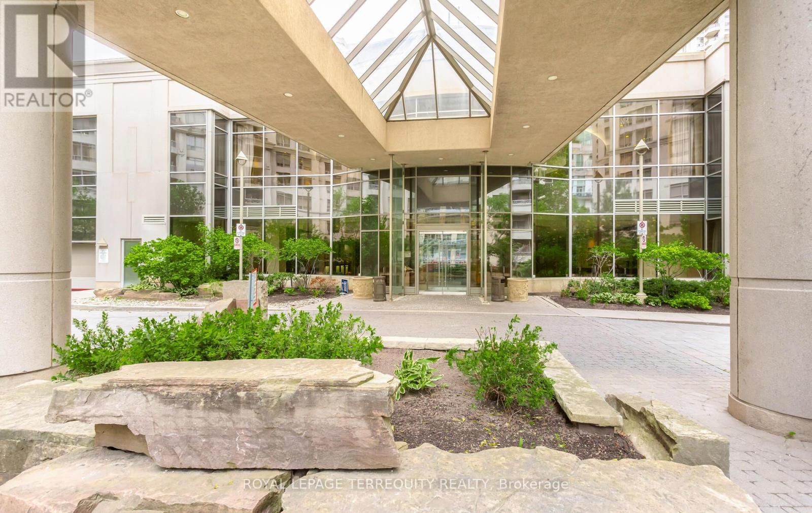 2828 - 3888 Duke Of York Boulevard, Mississauga, Ontario  L5B 4P5 - Photo 39 - W12373985