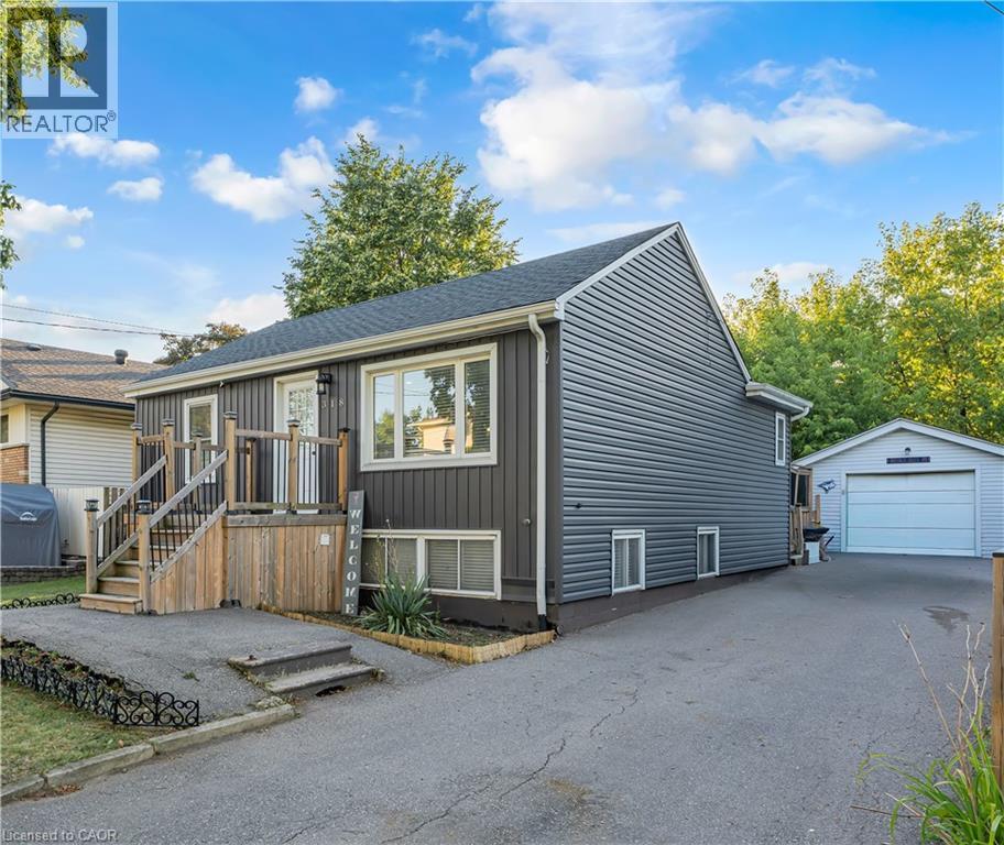 318 East 43rd Street, Hamilton, Ontario  L8T 3C7 - Photo 2 - 40765448