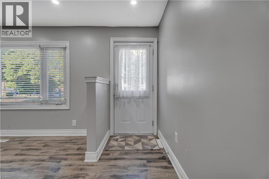 318 East 43rd Street, Hamilton, Ontario  L8T 3C7 - Photo 4 - 40765448
