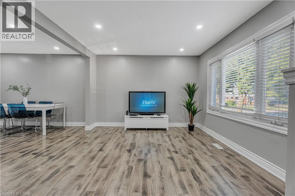 318 East 43rd Street, Hamilton, Ontario  L8T 3C7 - Photo 6 - 40765448