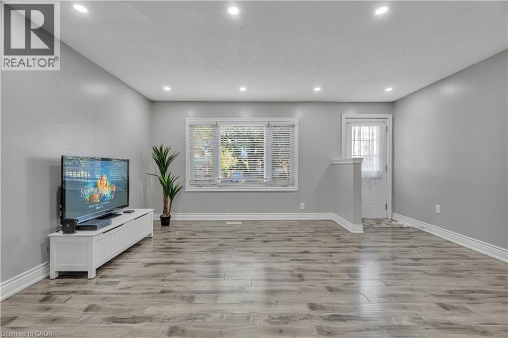 318 East 43rd Street, Hamilton, Ontario  L8T 3C7 - Photo 7 - 40765448