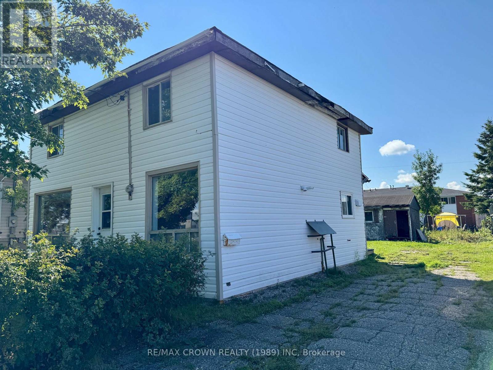 17 LEMARIER STREET, Kapuskasing, Ontario