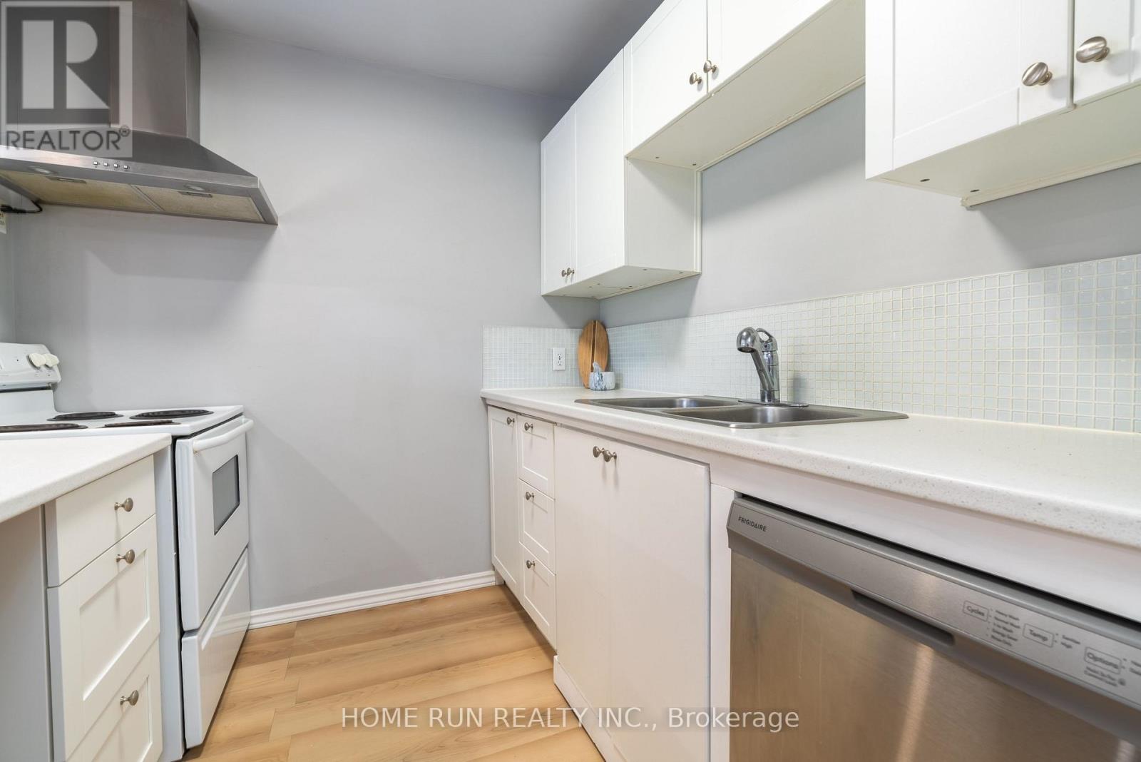22 - 2610 Draper Avenue, Ottawa, Ontario  K2H 8X8 - Photo 10 - X12377270